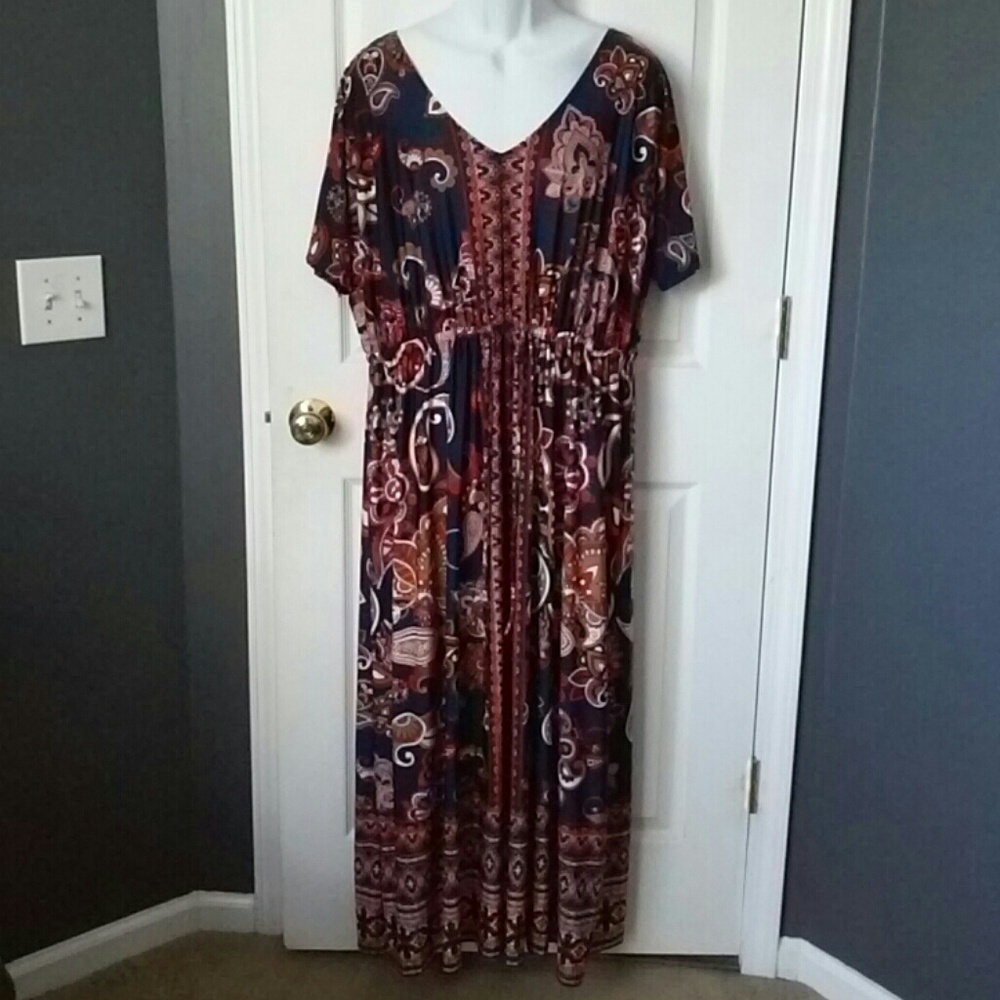 NWOT. Blooming Rose Maxi dress